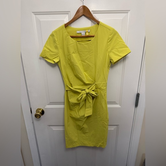 Diane von Furstenberg Faux Wrap Dress Green Size 0 Designer Quiet Luxury - Picture 1 of 8